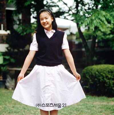 강수연 어린 시절.jpg