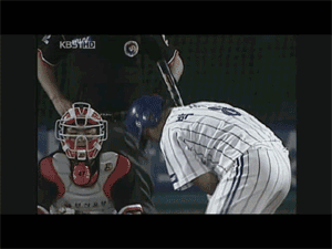 08. 전대 미문의 벨트 터진 사건.gif