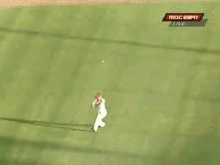 김강민의 패대기 송구.gif