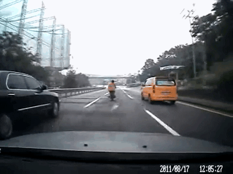 뜻밖의 샤워.gif